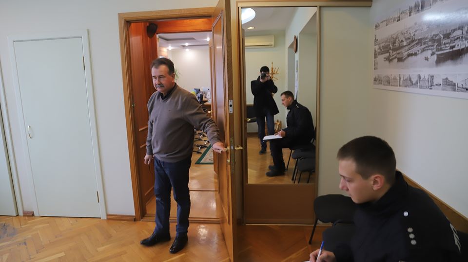 Херсонский мэр скрывает от журналистов заседание по коммунальной собственности