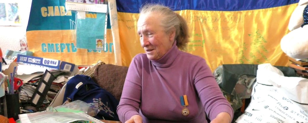 Жінка-волонтерка з Херсона шиє військовим від безрукавок до білизни Жінка-волонтерка з Херсона шиє військовим від безрукавок до білизни