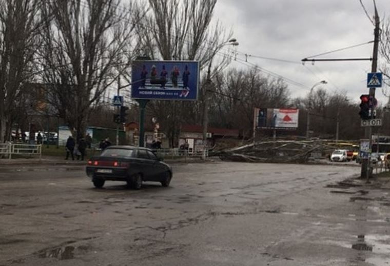 В Херсоне обнаружены первые последствия ураганного ветра - ФОТО