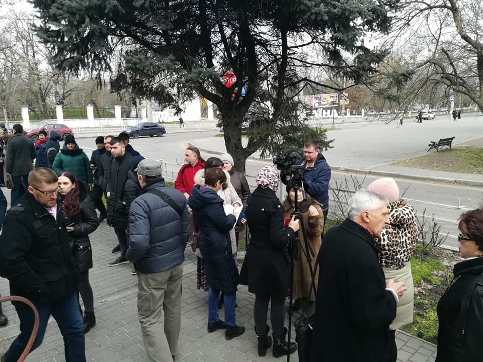 У Херсоні біля будівлі обласної ТРК відбулася акція протесту журналістів