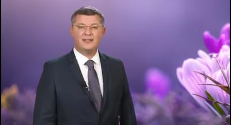 Депутат Херсонської міськради Єгор Устинов привітав жінок з 8 березня - ВІДЕО