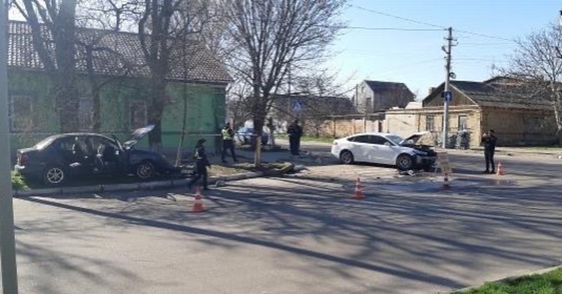 У Херсоні внаслідок ДТП на аварійному перехресті травмовано двоє людей - ВІДЕО