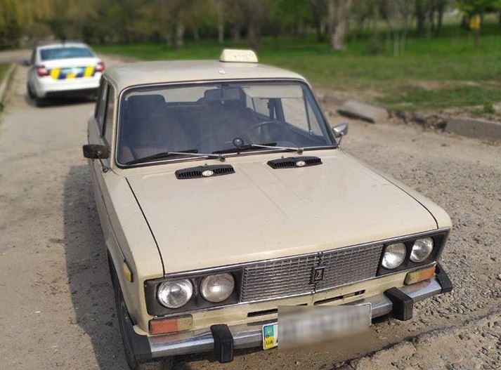 У Херсоні таксист поїхав працювати після того, як хильнув 50 грамів коньяку