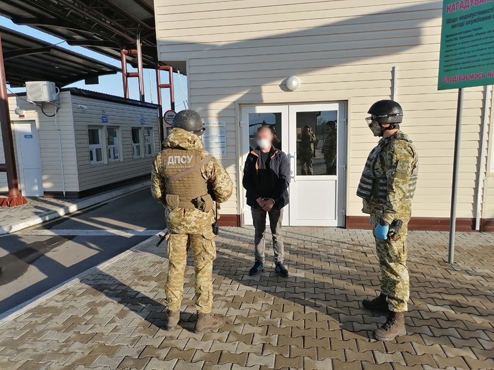 На КПВВ «Каланчак» прикордонники затримали наркодилера, який переховувся у Криму