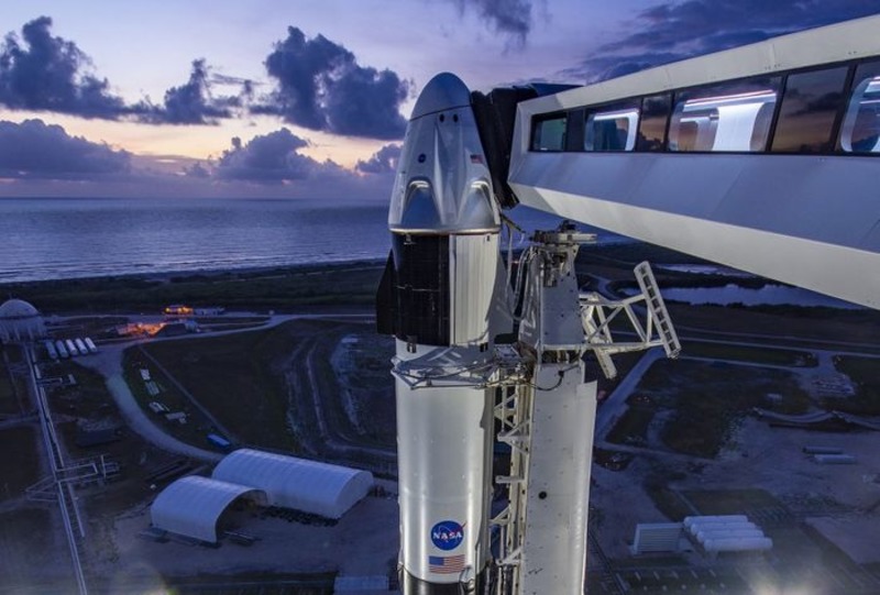 Компания Илона Маска SpaceX впервые отправит астронавтов на МКС