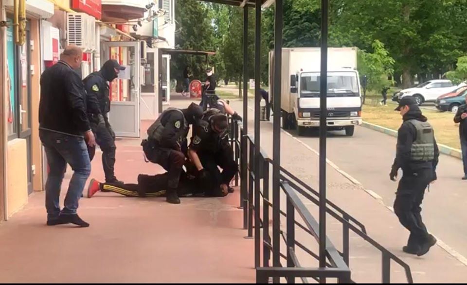 Поліція Херсонщини оперативно встановила та затримала підпалювача будівлі  Каховської прокуратури