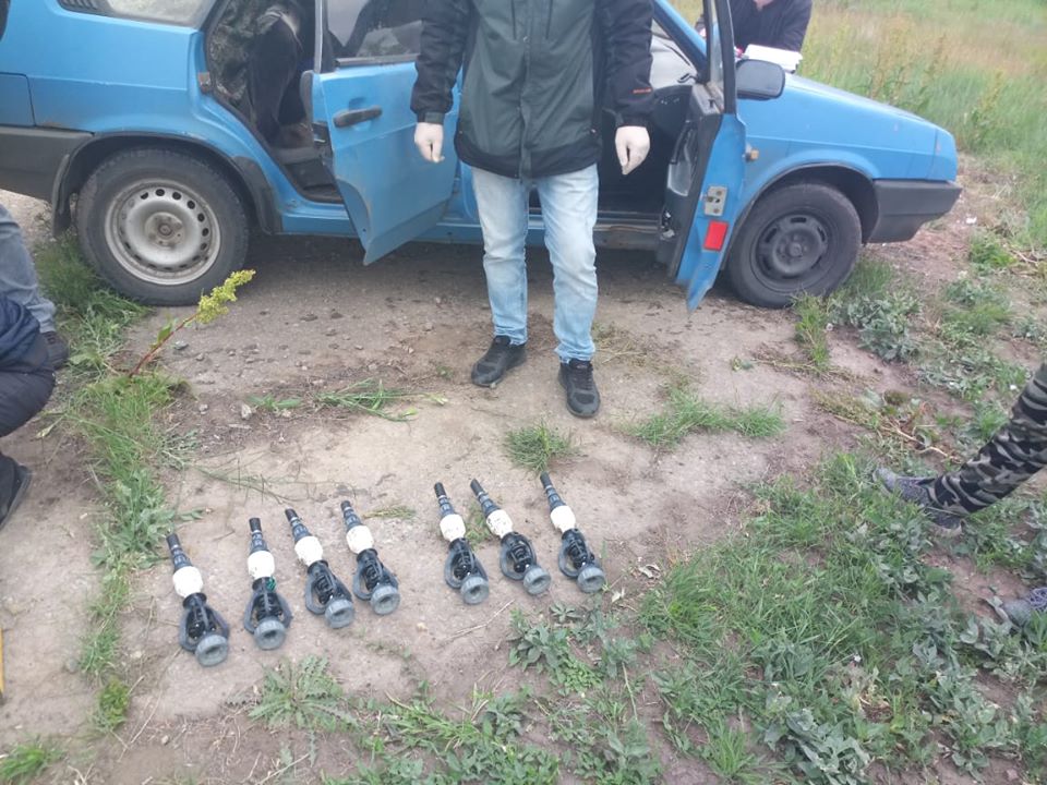 На Херсонщині поліцейські викрили серійних крадіїв розприскувачів з дощувальних машин «Фрегат»