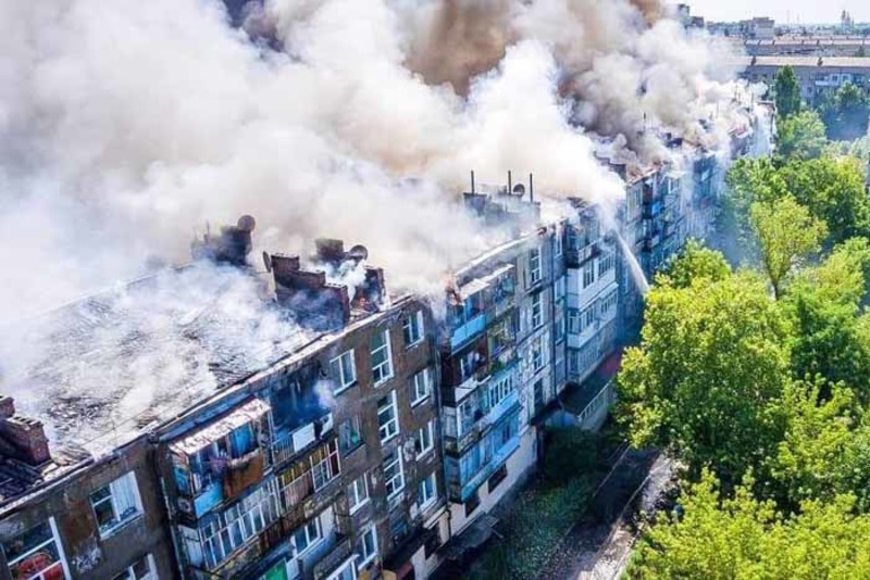 Багатоповерхівка у Новій Каховці спалахнула через недопалок п'яного сусіда, - ФОТО