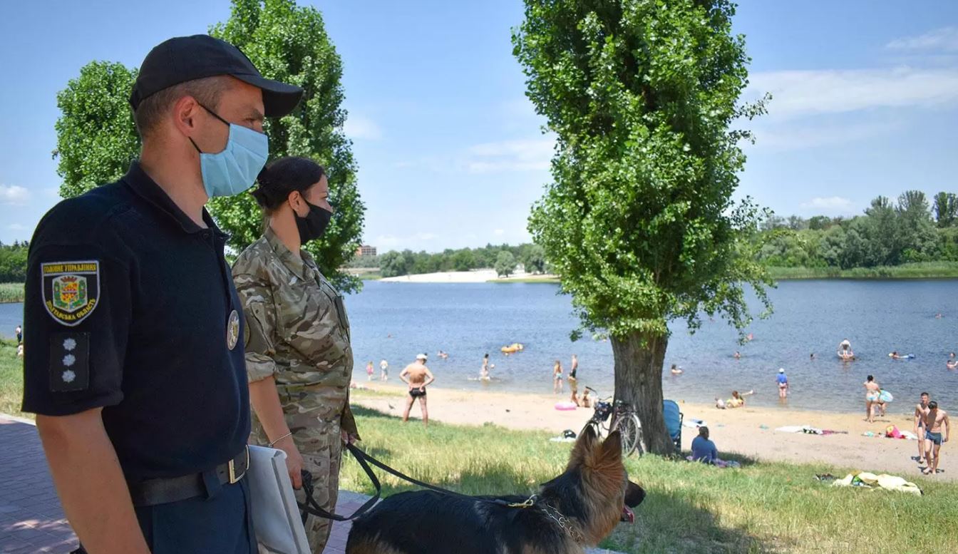 На Херсонщині поліцейські склали понад 870 протоколів за порушення правил карантину