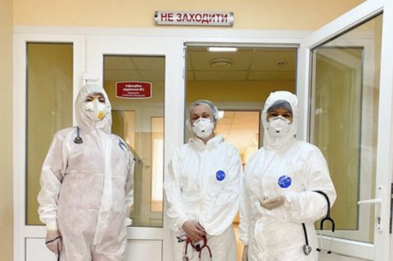У Херсоні підтвердили ще 12 нових випадків коронавірусу, 10 з яких у медиків