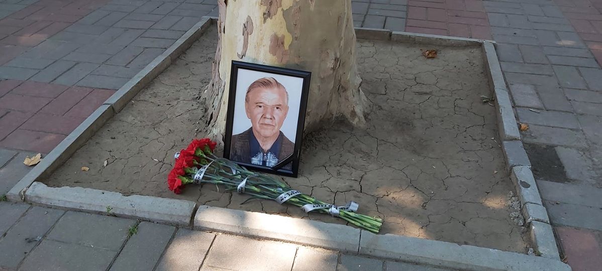 Жители Херсона собрали средства на памятник уличному певцу
