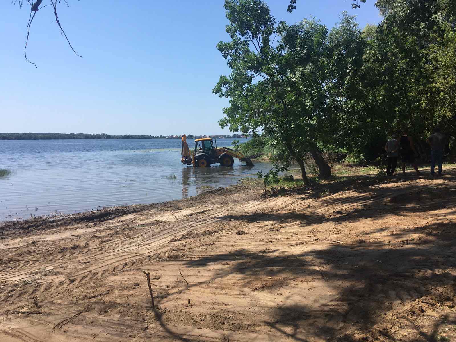 В Антонівці навели лад на місцевому пляжі, - ФОТО