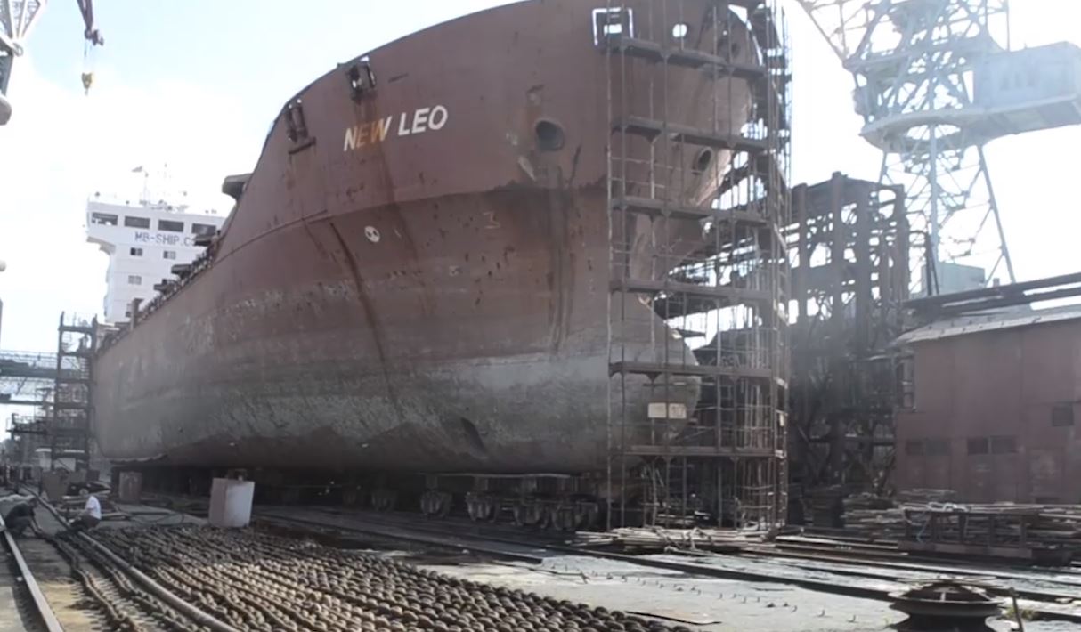 На Херсонской верфи Smart Maritime Group ремонтируют сухогруз New Leo, - ВИДЕО