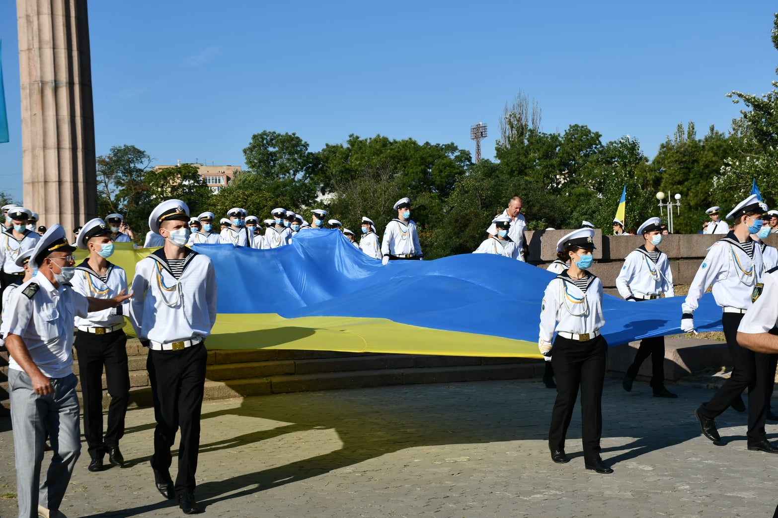 Урочисте підняття Державного Прапора України пройшло за участю курсантів Херсонської державної морської академії