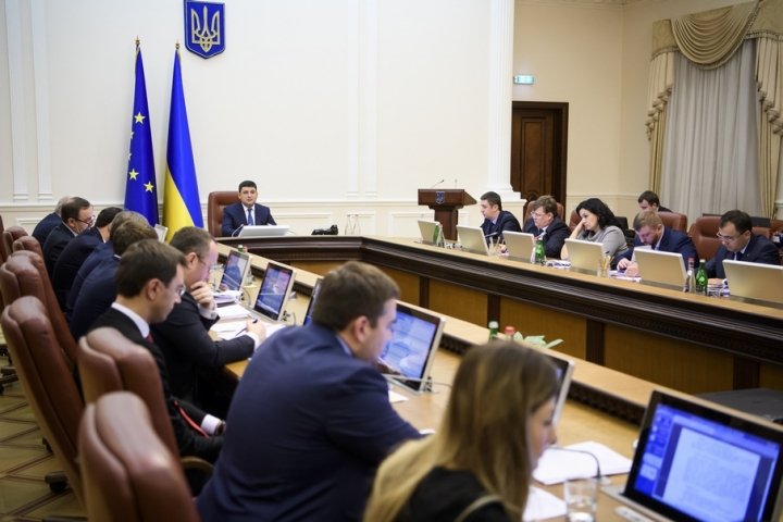 Уряд знімaє обмeжeння нa aдмінкордоні Криму з Хeрсонщиною