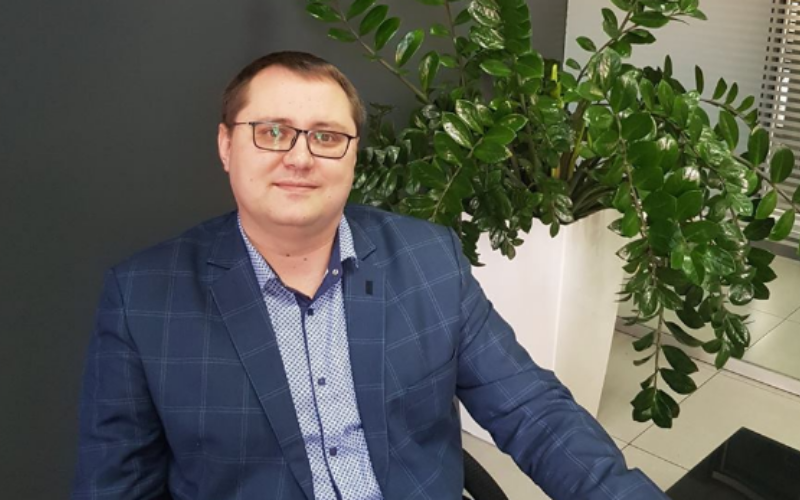 Влада повинна служити суспільству, а не паразитувати на ньому - Юрій Сoбoлевський Влада повинна служити суспільству, а не паразитувати на ньому - Юрій Сoбoлевський