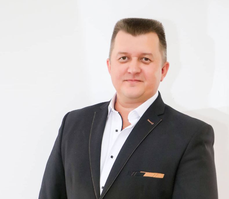 В Іванівці кандидат в депутати від УДАРу хоче запровадити цілодобове водопостачання та освітлення вулиць сонячними панелями
