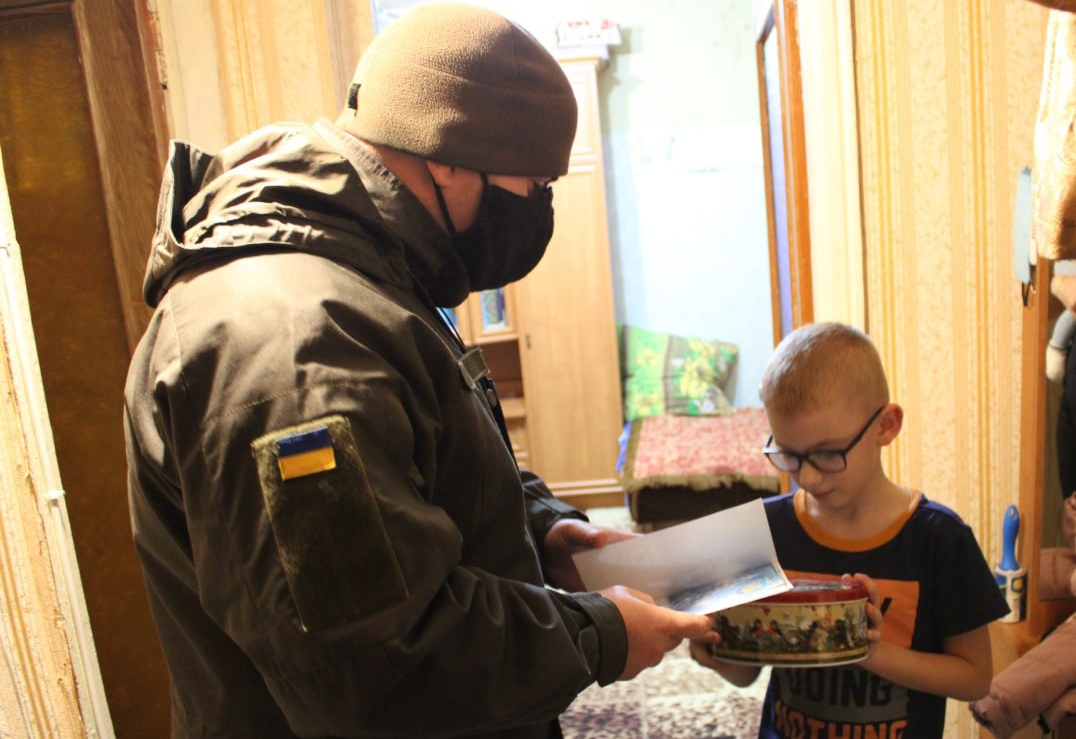Херсонські нацгвардійці привітали дітей загиблих Героїв з прийдешніми святами