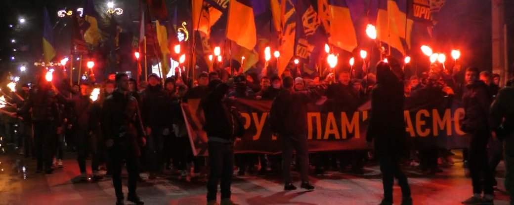 У Херсоні в пам'ять героїв Крут відбулася смолоскипна хода