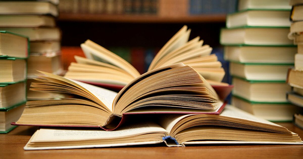 В Украину запретили ввозить книги Акунина и 