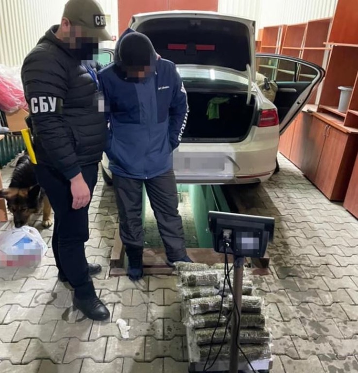 На Херсонщині СБУ попередила контрабанду до РФ канабісу на майже 6 мільйонів гривень