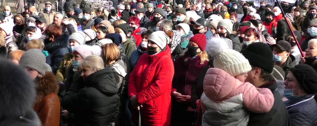 Херсонські дачники вийшли на мітинг, щоб висловити свій протест проти нового причалу у гідропарку