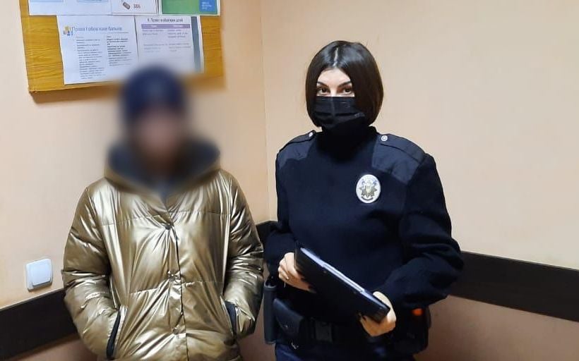 В Херсоні поліцейські допомогли дівчині, яку вигнав з дому її хлопець