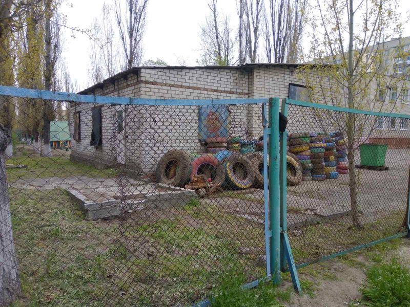 Старі шини на дитячих майданчиках Херсона тепер заборонять