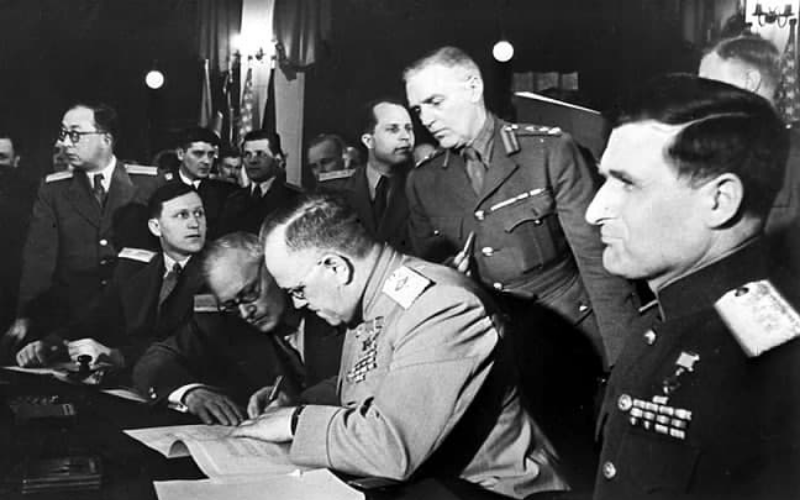7 мая 1945 года был подписан Акт военной капитуляции Германии