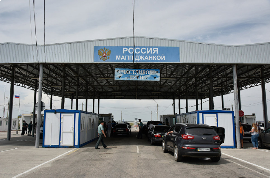 Прихований сенс у нових правилах окупантів щодо перетину адмінмежі з Кримом