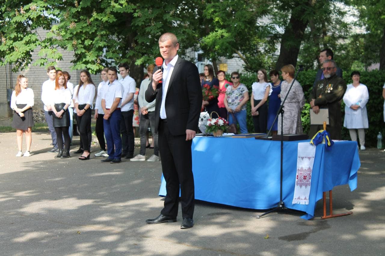 Випускників Херсонського ліцею привітали зі святом Останнього дзвоника