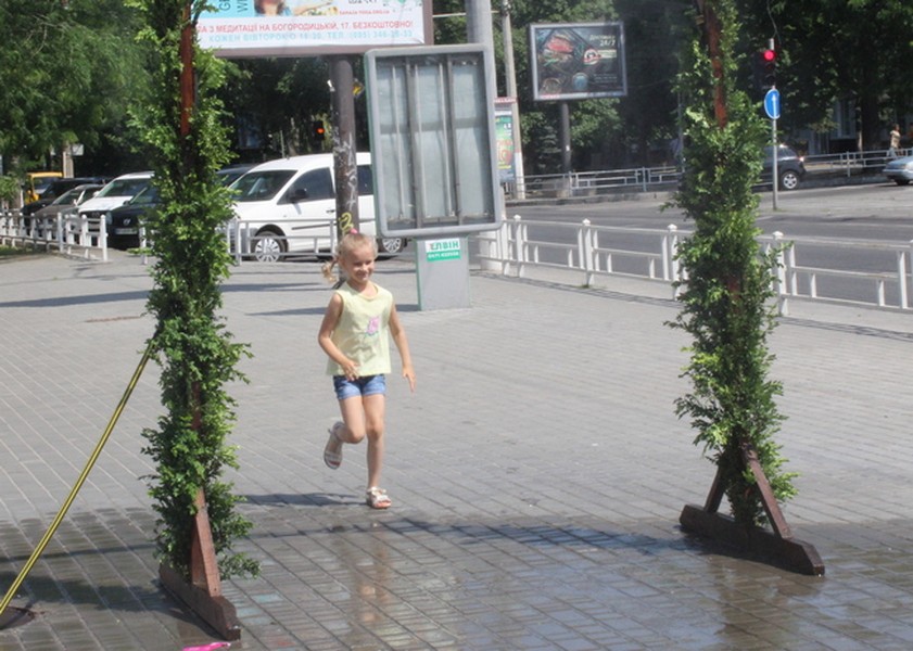 У Херсоні встановлюють охолоджуючі рамки