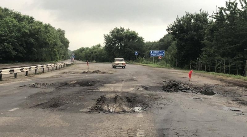 На Херсонщині є кому «дякувати» за хвилі на дорозі