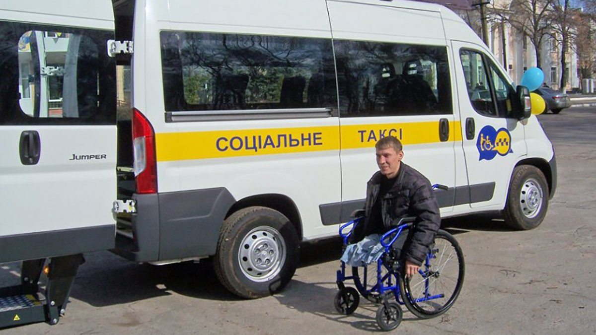 В Каховській міській територіальній громаді працює «Соціальне таксі»