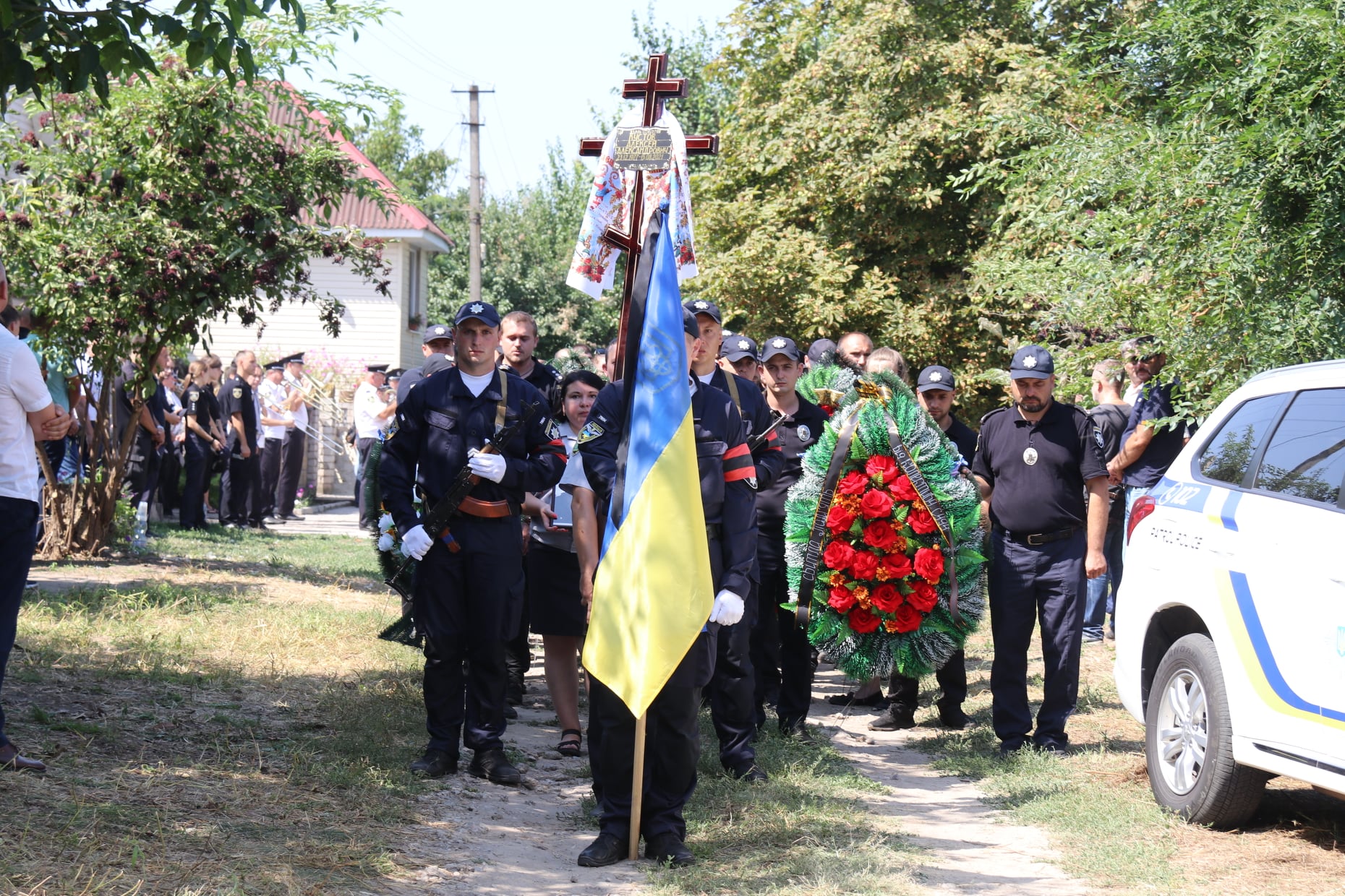 На Херсонщині провели в останню путь загиблого при виконанні службових обов’язків поліцейського Олексія Кустова