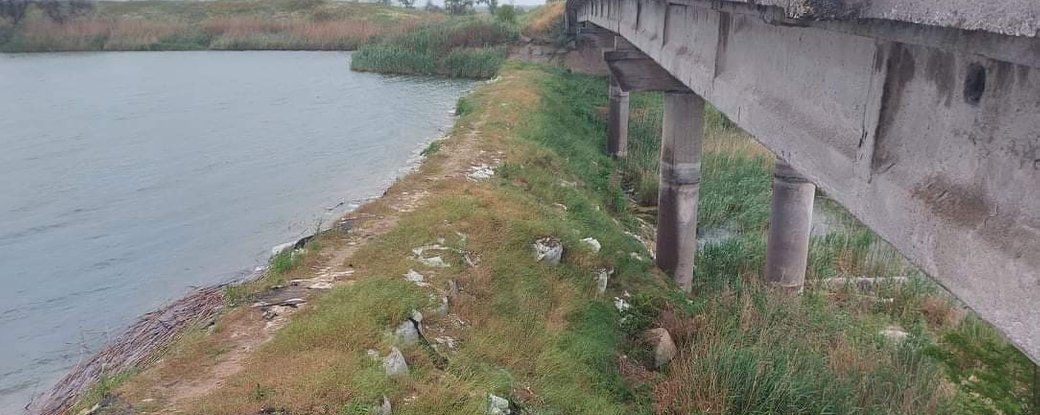 Херсонські фермери зводять дамби на Північно-Кримському каналі, щоб підняти рівень води для зрошення