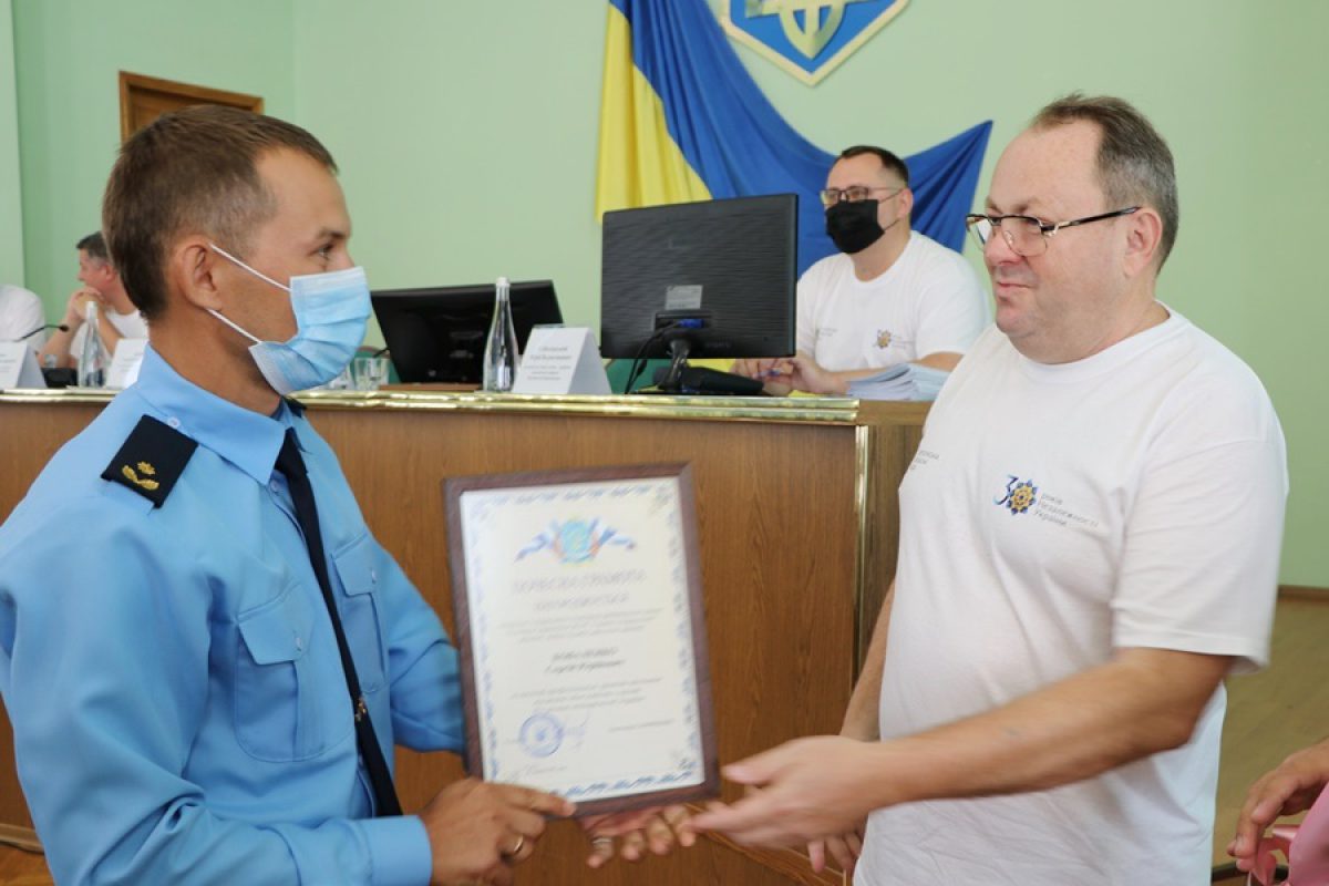 Голова облради нагородив почесними грамотами 12 громадян, які зробили значний внесок у розвиток Херсонщини