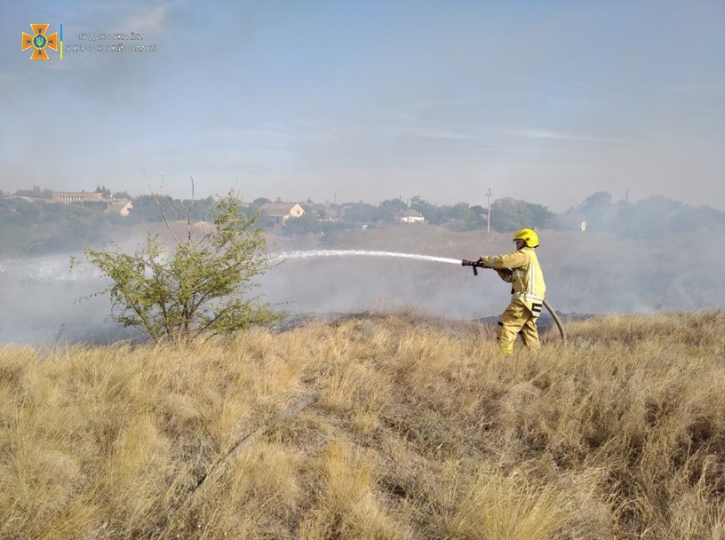 Рятувальники Херсонщини протягом доби ліквідували 15 пожеж на відкритих територіях