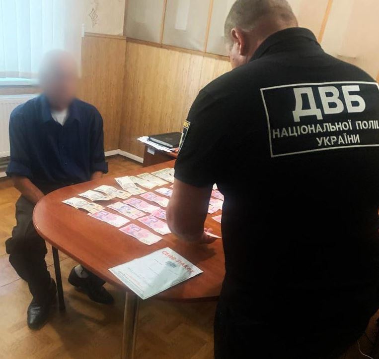 Мешканця Херсонщини затримано на спробі підкупу поліцейського
