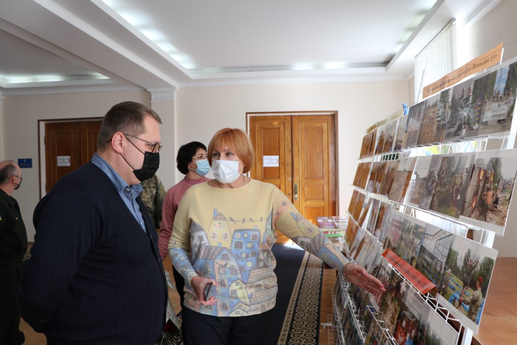 В Херсонській облраді презентували виставку, присвячену Дню захисника України В Херсонській облраді презентували виставку, присвячену Дню захисника України