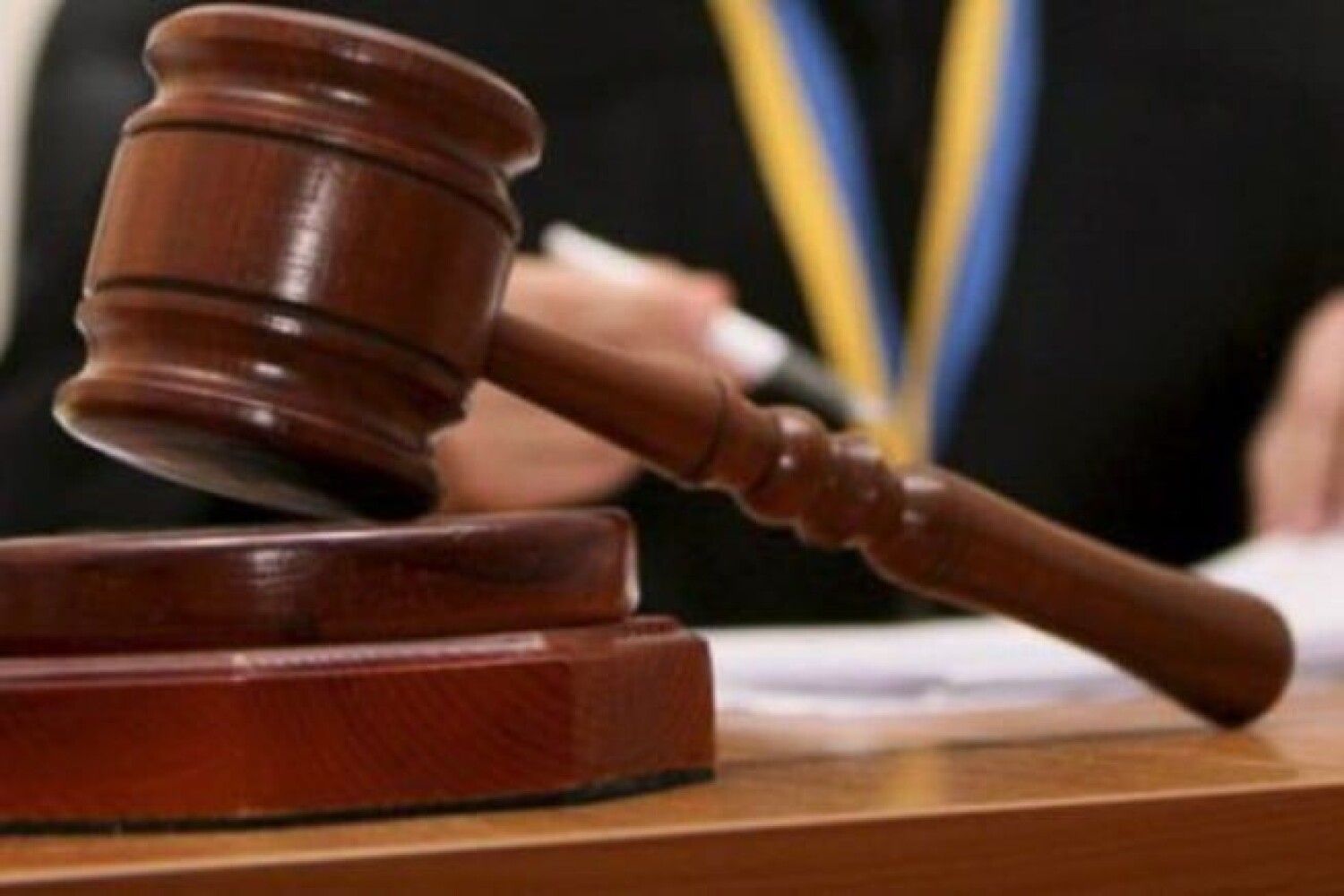 Чиновника міської ради Херсона визнали винним у службовій недбалості, але покарання він уникнув
