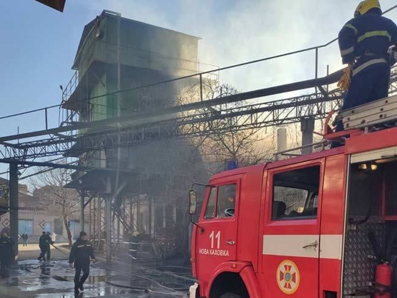 У Новій Каховці горіло складське приміщення хлібозаводу – поліція відкрила кримінальне провадження У Новій Каховці горіло складське приміщення хлібозаводу – поліція відкрила кримінальне провадження