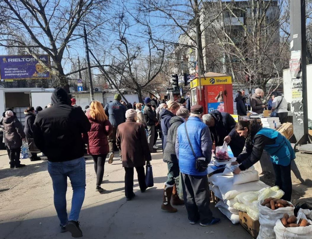 Херсонцям на період дії воєнного стану дозволили торгувати на територіях, прилеглих до ринків