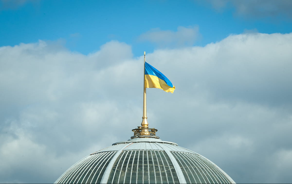 В Україні продовжено дію воєнного стану і загальної мобілізації