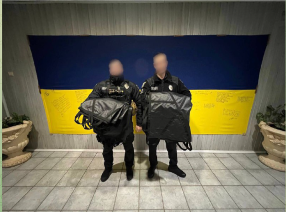 Працівникам  поліції Херсона передали м’які ноші