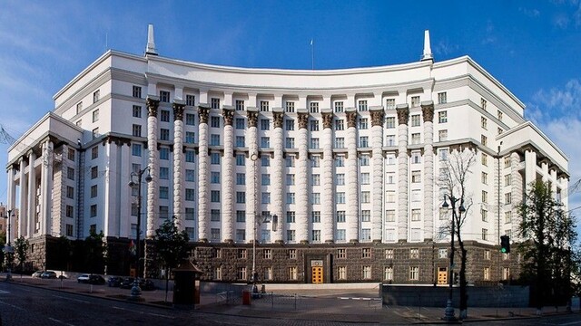 З 1 квітня проіндексуємо виплати для працюючих пенсіонерів, – Денис Шмигаль
