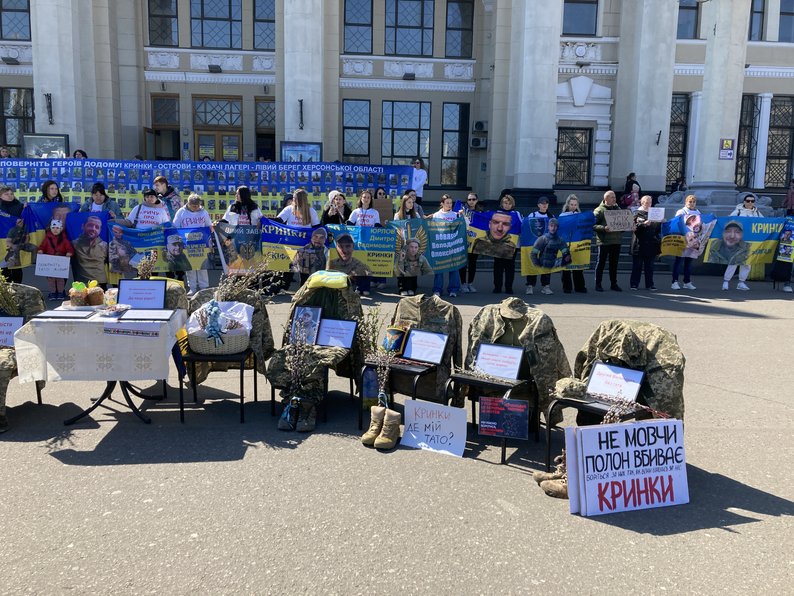 На мирну акцію вийшли рідні українських військових, які зникли безвісти у Кринках на Херсонщині