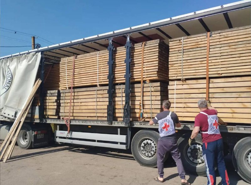Жителям Білозерської громади допомагають будівельними матеріалами