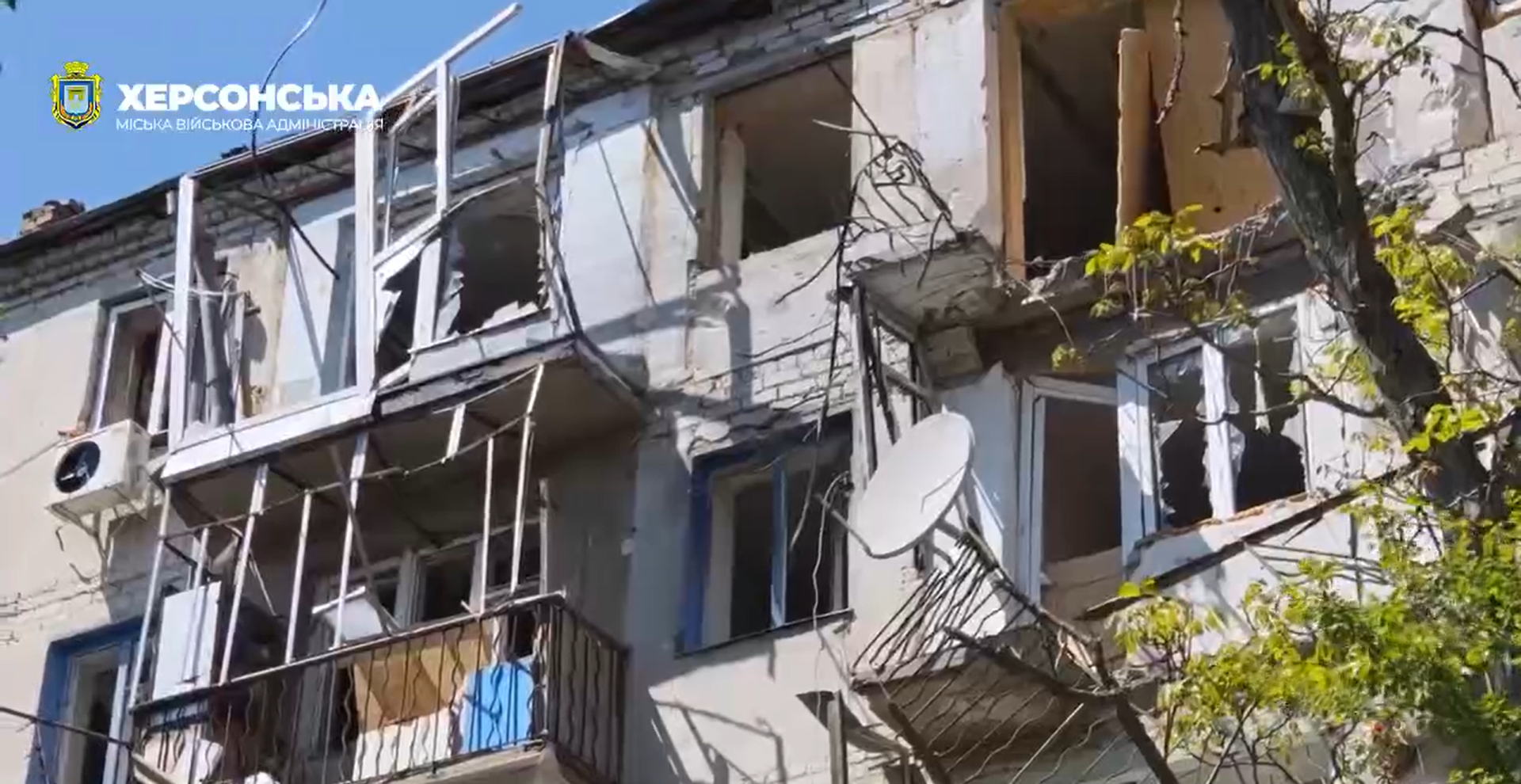 Внаслідок авіаудару в Херсоні четверо поранених