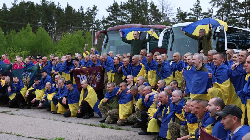 В Україну повернули 205 захисників